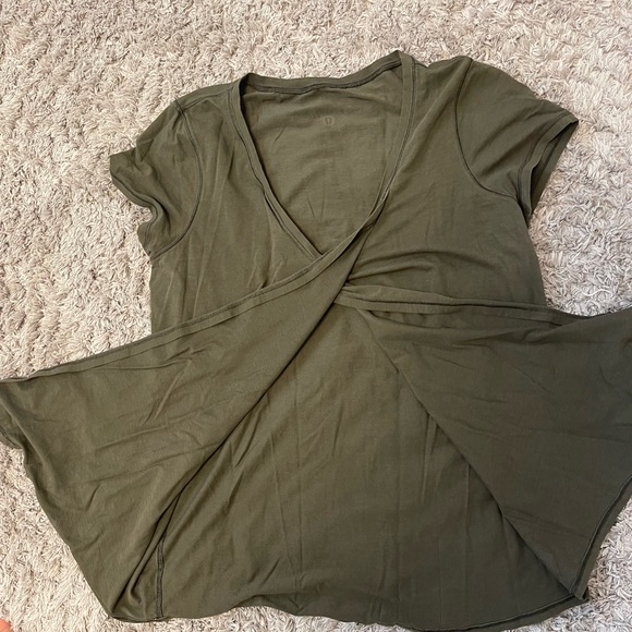 Lululemon Short Sleeve Shirt - Picture 4 of 4